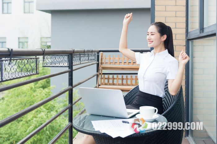 网络兼职让带娃的全职宝妈利用空闲时间在家赚钱